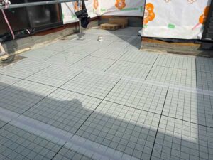 通気緩衝シートを貼る